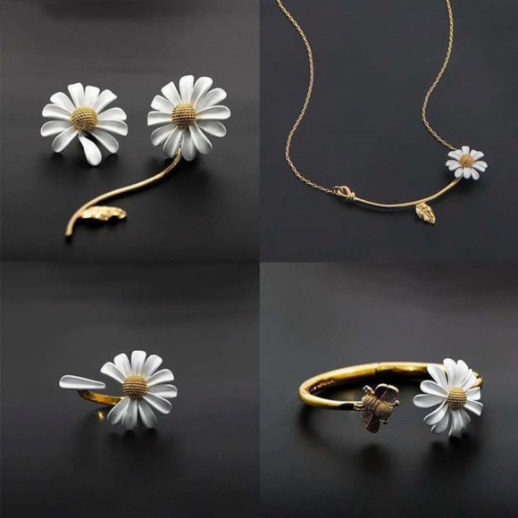 Korean style small Daisy Flower Necklace - Picture 5 of 6